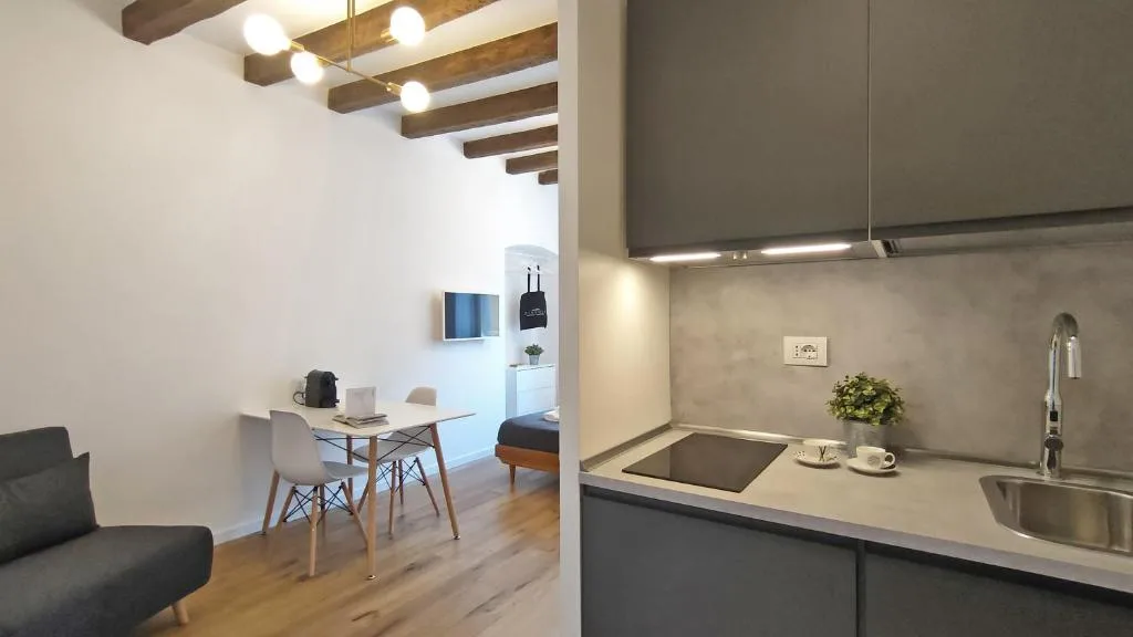 Via Vigevano — Bilocale con ingresso privato 6